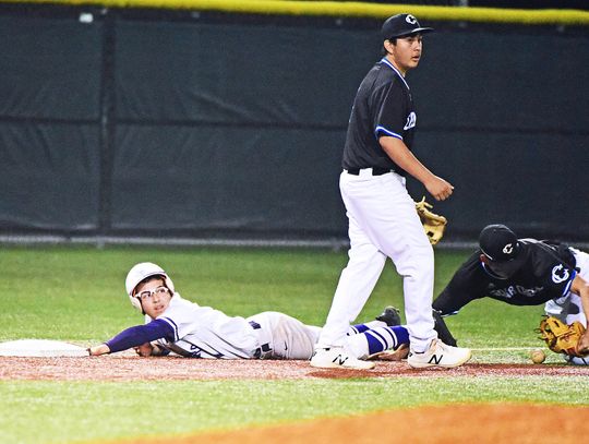 No. 1 Longhorns hold off Texas State at Bobcat Ballpark 