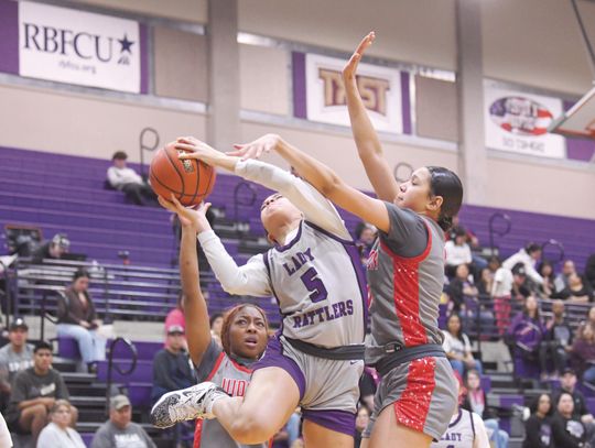 On-court fight mars Top-25 showdown between Rattlers and Judson Rockets