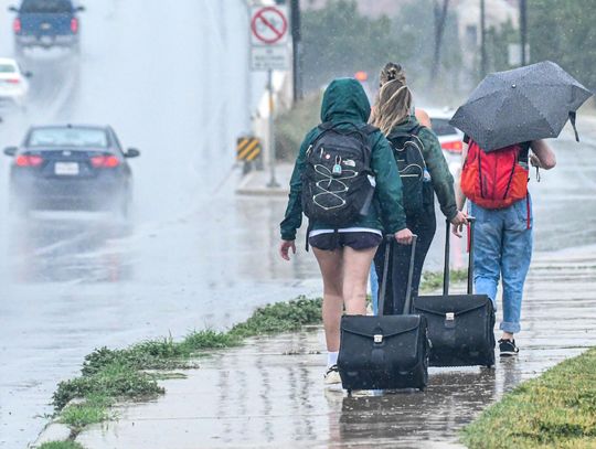 RAINY DAY ... FINALLY: Thunderstorms arrive in San Marcos, bringing much-needed rain