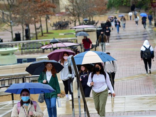 RAINY RETURN: In-person learning resumes for TXST's spring semester
