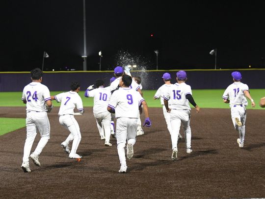 Rattlers clinch playoff berth on Geesee's walk-off single as Wiatrek throws no-hitter