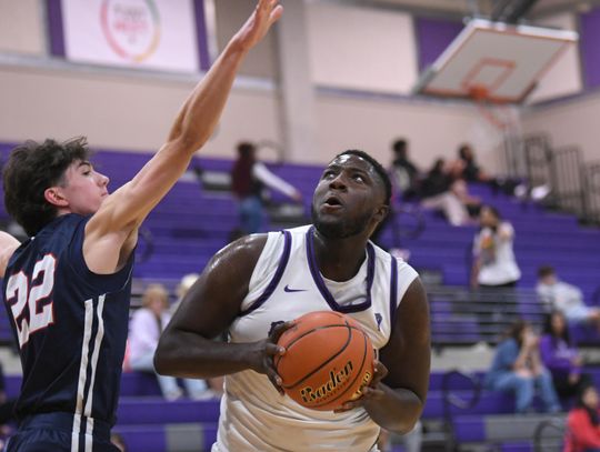 Rattlers extend their winning streak defeating Smithson Valley 74-60