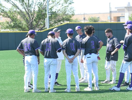 Rattlers fall to Medina Valley in thrilling three-game series