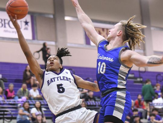 Rattlers fall to New Braunfels on Senior Night in 67-45 defeat