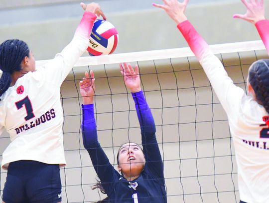 Rattlers fall to Reagan in straight sets 3-0