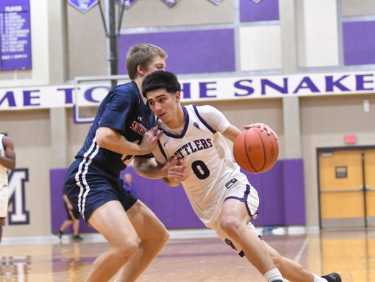 Rattlers fall to Smithson Valley on last second shot