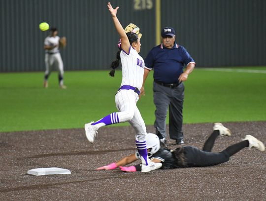 Rattlers lose district game to Canyon