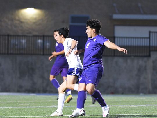 Rattlers shutout SA Brackenridge, 5-0, Molina scores 4