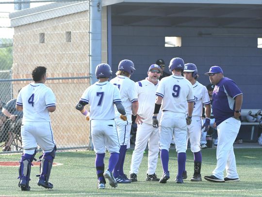 Rattlers split series with Churchill Chargers