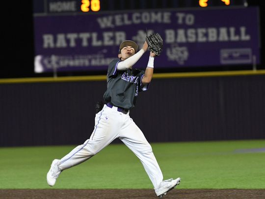 Rattlers split two-game series with Clemens