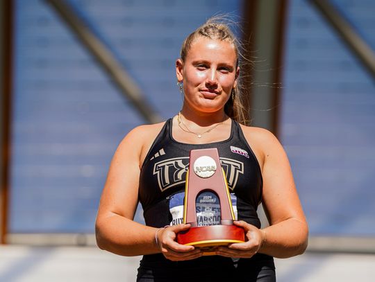 Runarsdottir becomes first track athlete in 29 years to win championship