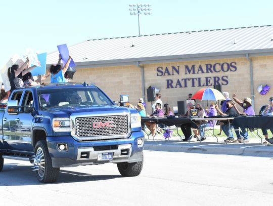 San Marcos CISD celebrates teachers of the year, retirees with parade