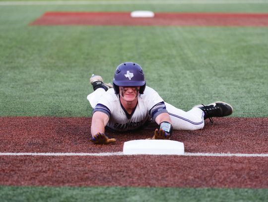 San Marcos dominates Del Valle at home, 8-0, as Santos pitches complete game