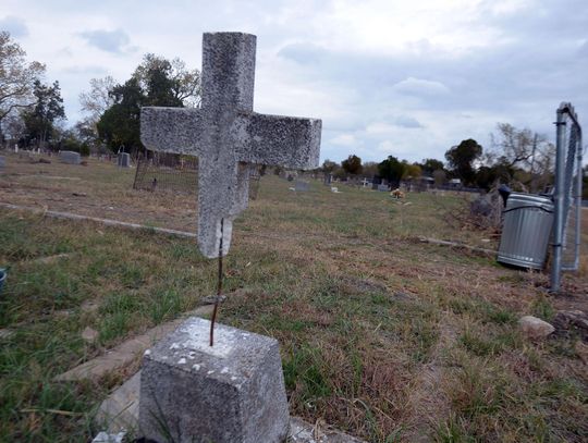 San Pedro Cemetery searches for help after damaging accident