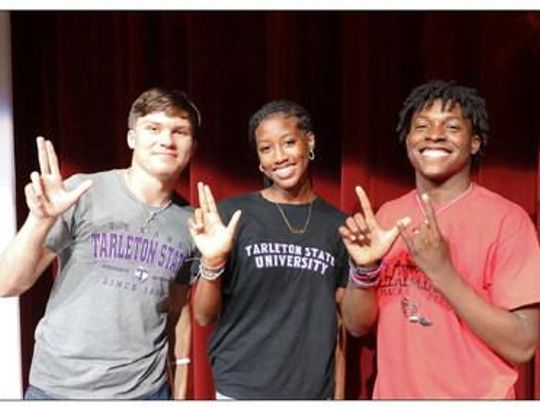 Six Rattlers sign to play in college