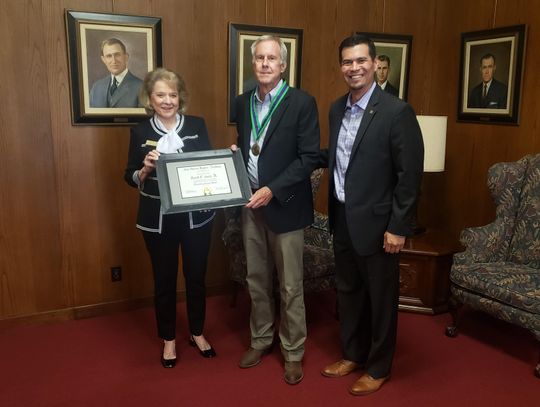 Smith receives service award from SMA