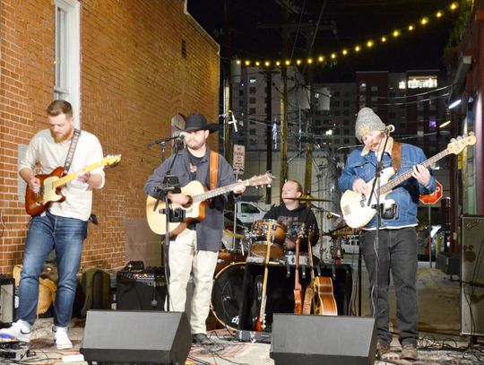 SOUNDS OF THE ALLEY: KZSM hosts Kissing Alley concert series with Foster & Quinn, Sam Downing