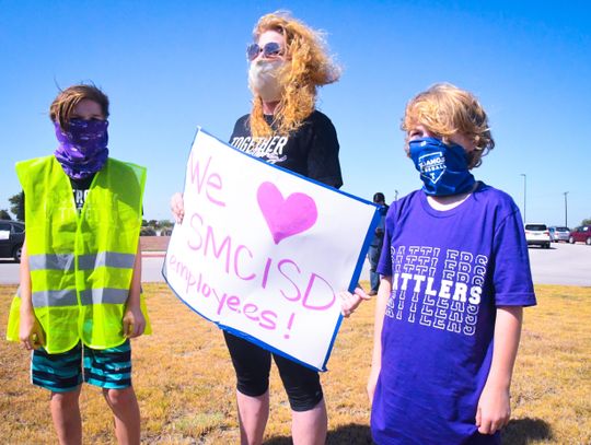 Teachers, staff voice return-to-school concerns, rally for work flexibility 