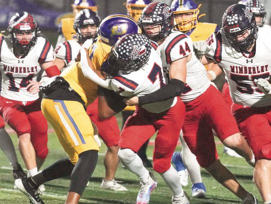 Texans fall to La Vega in offensive shootout