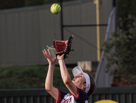 Texans hand Davenport first district loss in finale