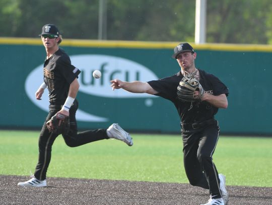 Texas State batters Baylor for 11-3 midweek win