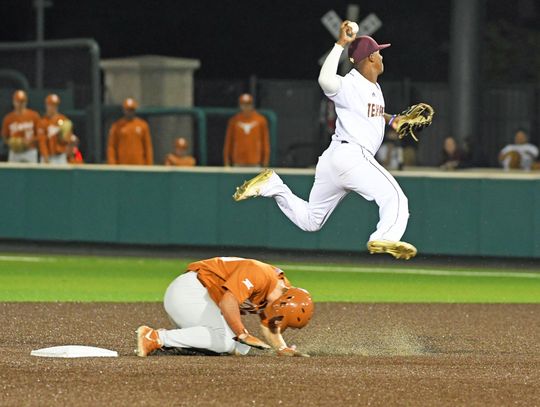 Texas State downs Texas in walk-off fashion