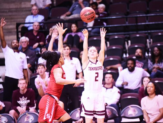 Texas State pulls off fourth-quarter comeback to defeat Cajuns