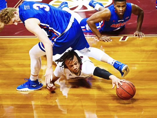 Texas State remains atop Sun Belt with 65-57 win over Coastal Carolina 