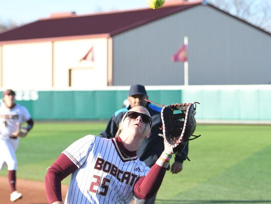 Texas State stays on top at Owl Classic