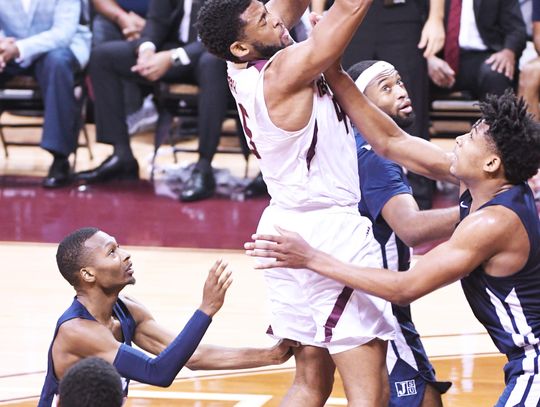 Texas State tops UT Arlington in triple overtime, 87-85