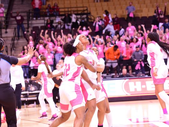 Thomspon's buzzer-beater lifts Texas State over Louisiana in OT, 72-71