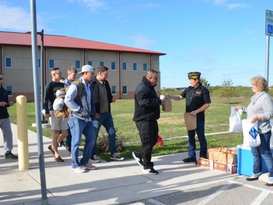 VFW Post 3413 packs lunches for National Guard