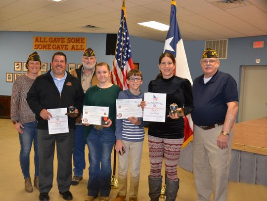 VFW Post 3413 presents scholarshps, awards at annual Christmas party 