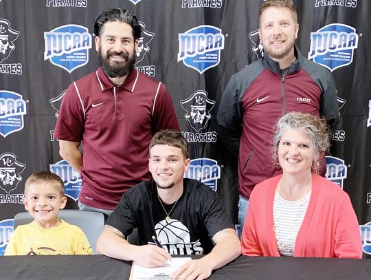 Victoria College signs former Rattler Brown to letter of intent