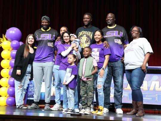 Williams signs his National Letter of Intent with LSU