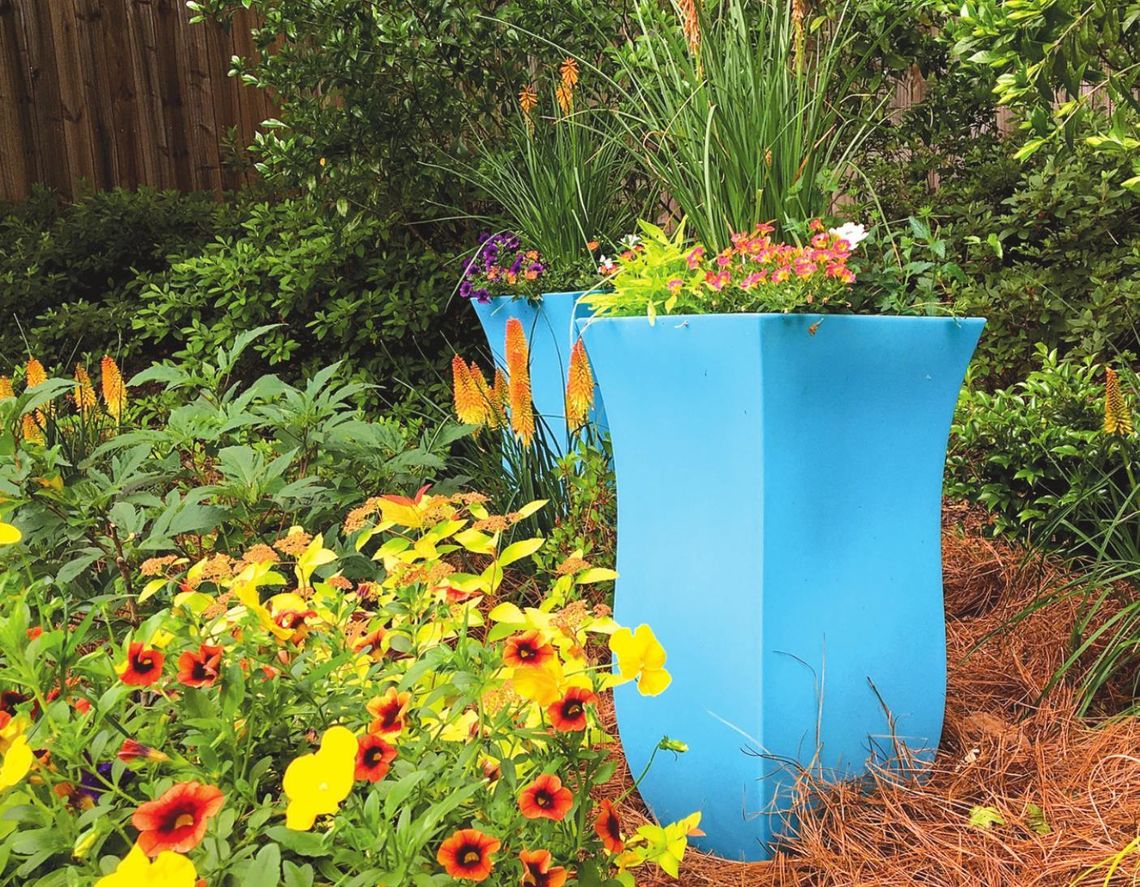 Aqua Blue Pots on a Hill: The ‘Peace de Resistance’