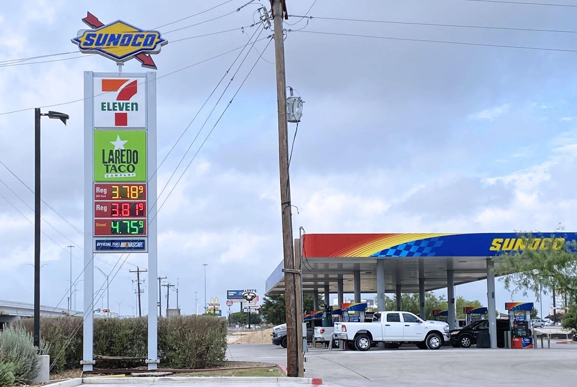 Average gas price in San Marcos/Austin area falls below $4 Average gas price in San Marcos/Austin area falls below $4