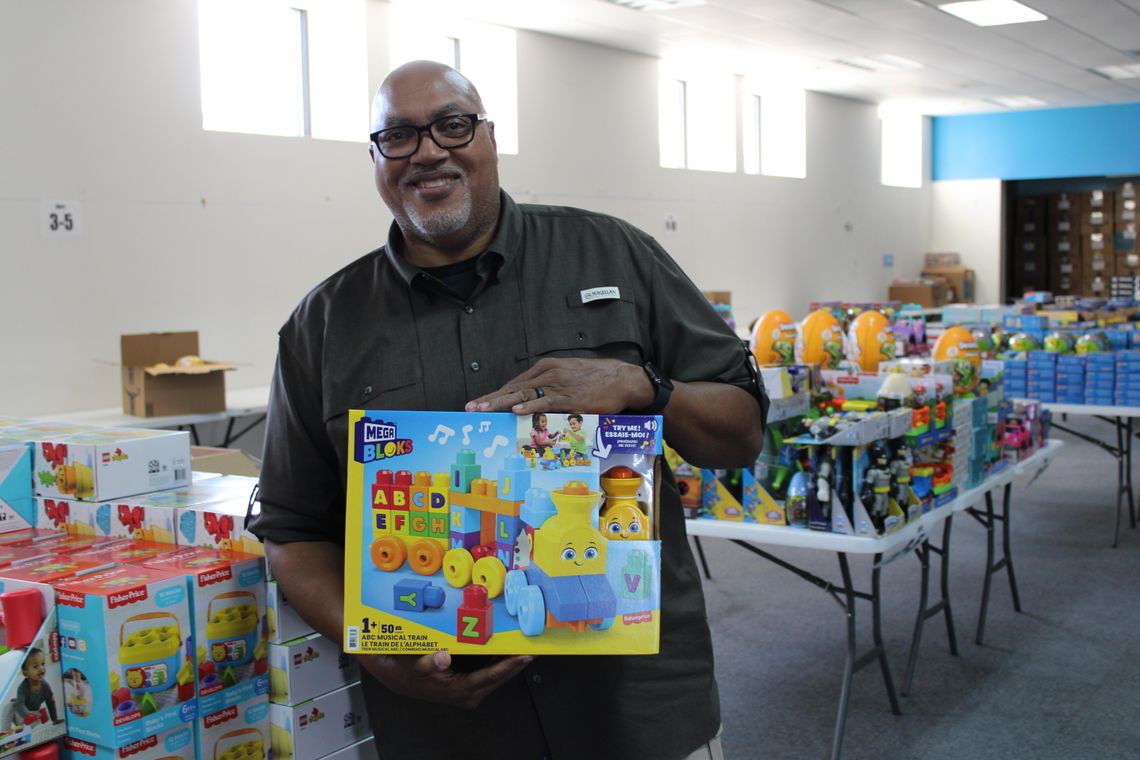 Blue Santa in need of gift wrapping assistance Blue Santa in need of gift wrapping assistance