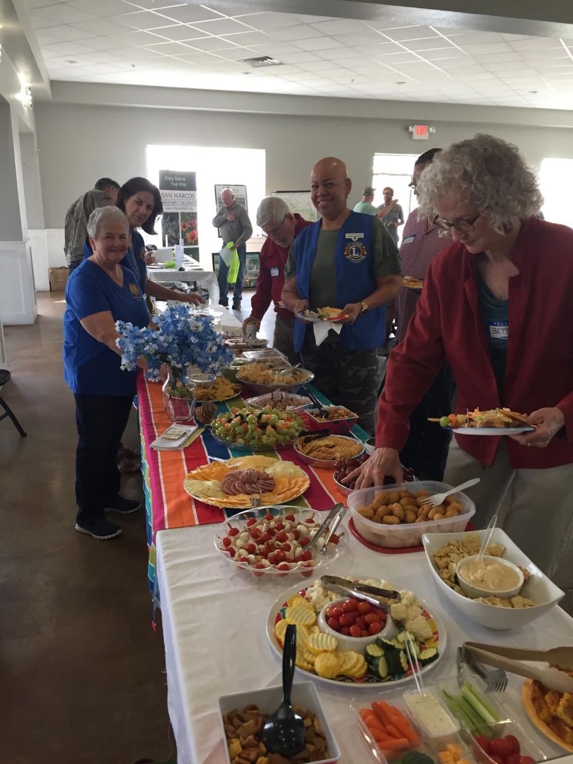 Bluebonnet Lions help at annual SMGA meeting