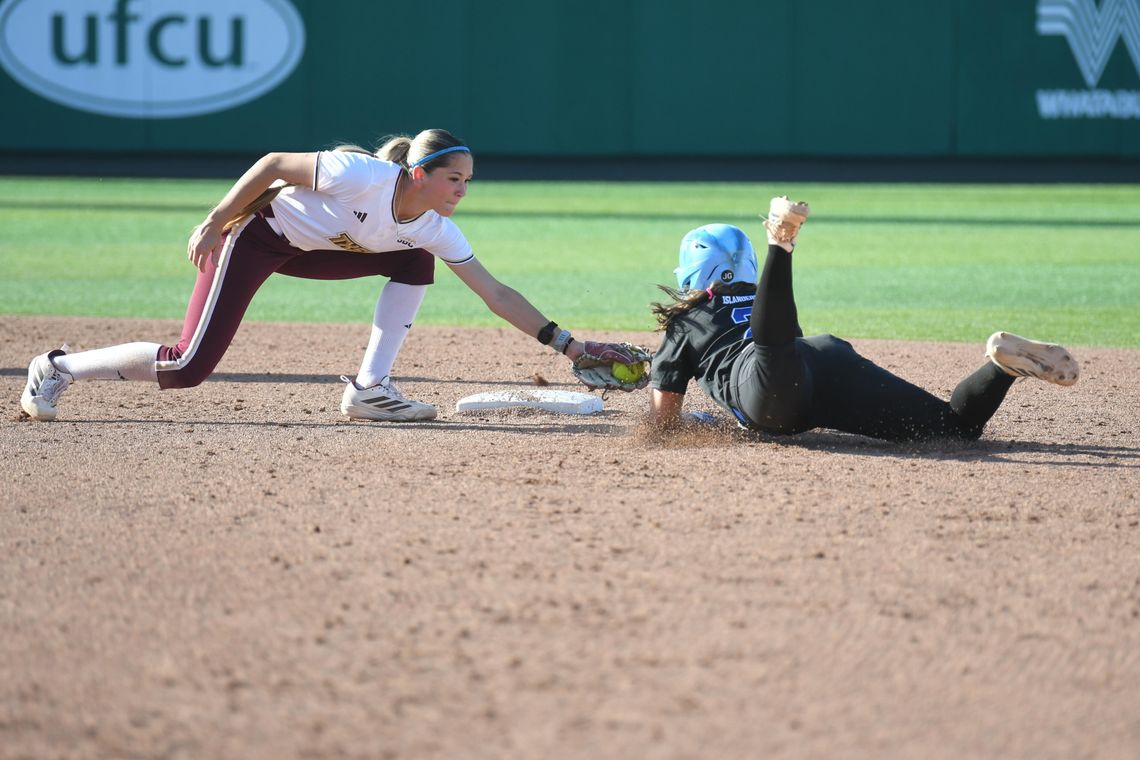 Bobcats bounce back with shutout win over Islanders Bobcats bounce back with shutout win over Islanders
