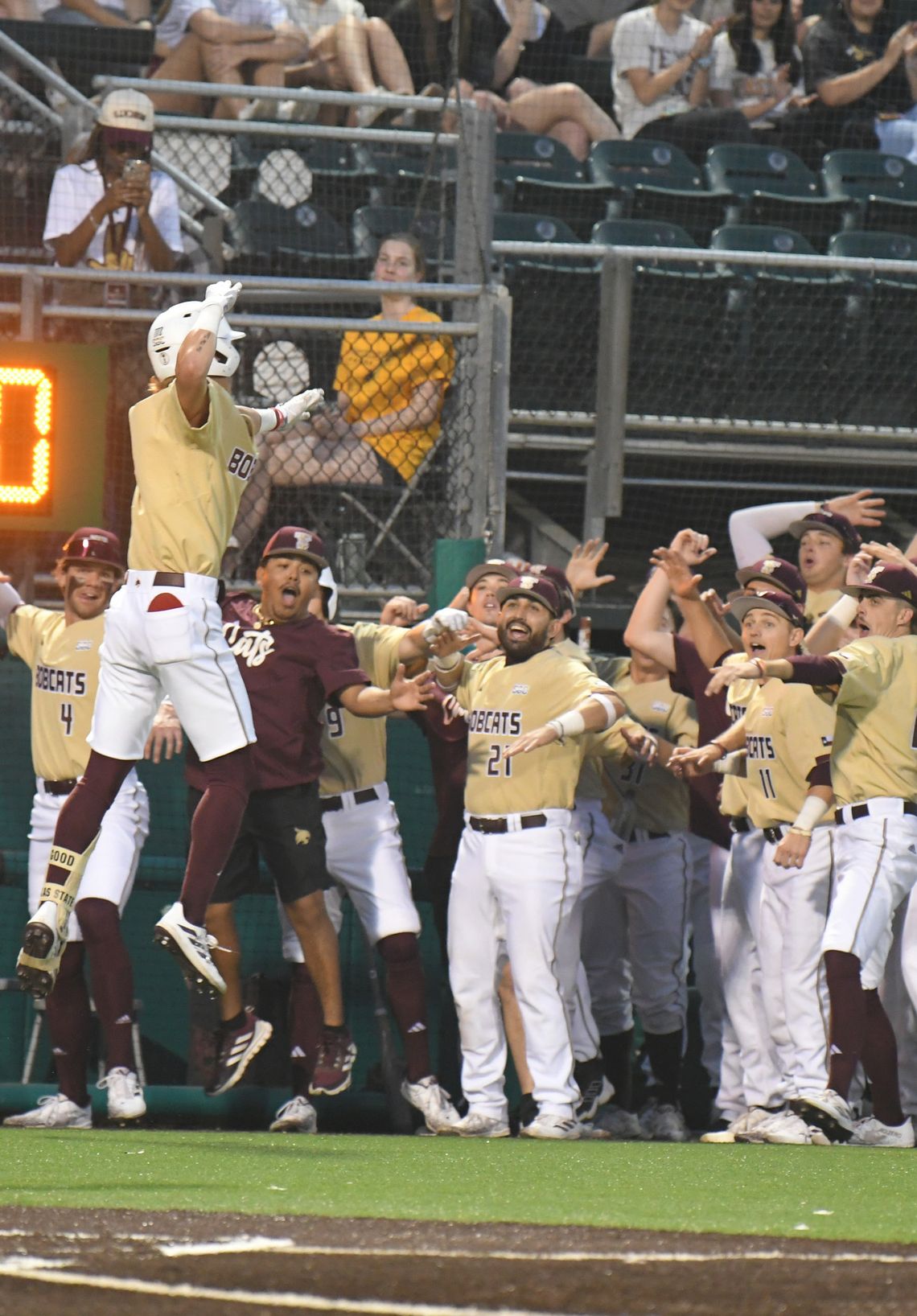 Bobcats defeat Houston on Mora walk-off home run