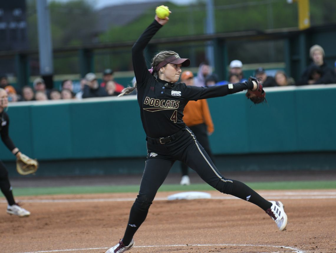 Bobcats drop pitchers duel against No. 2 Texas