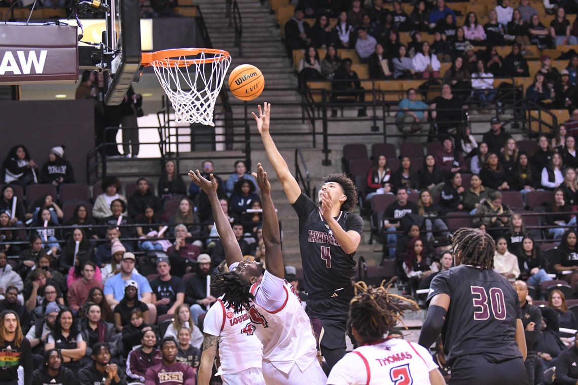 Bobcats fall to Louisiana in front of large crowd at Strahan