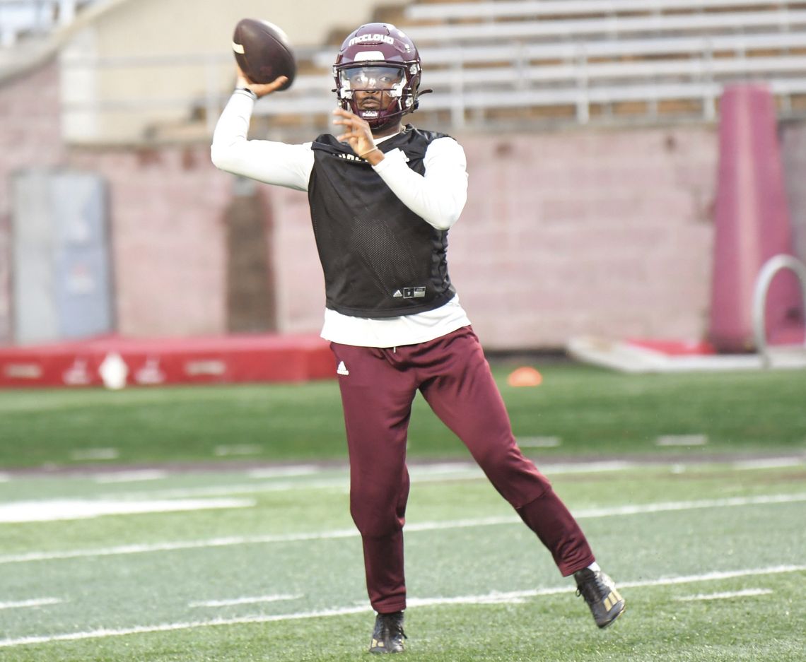 Bobcats practice at UFCU Stadium, Kinne talks about quarterback room