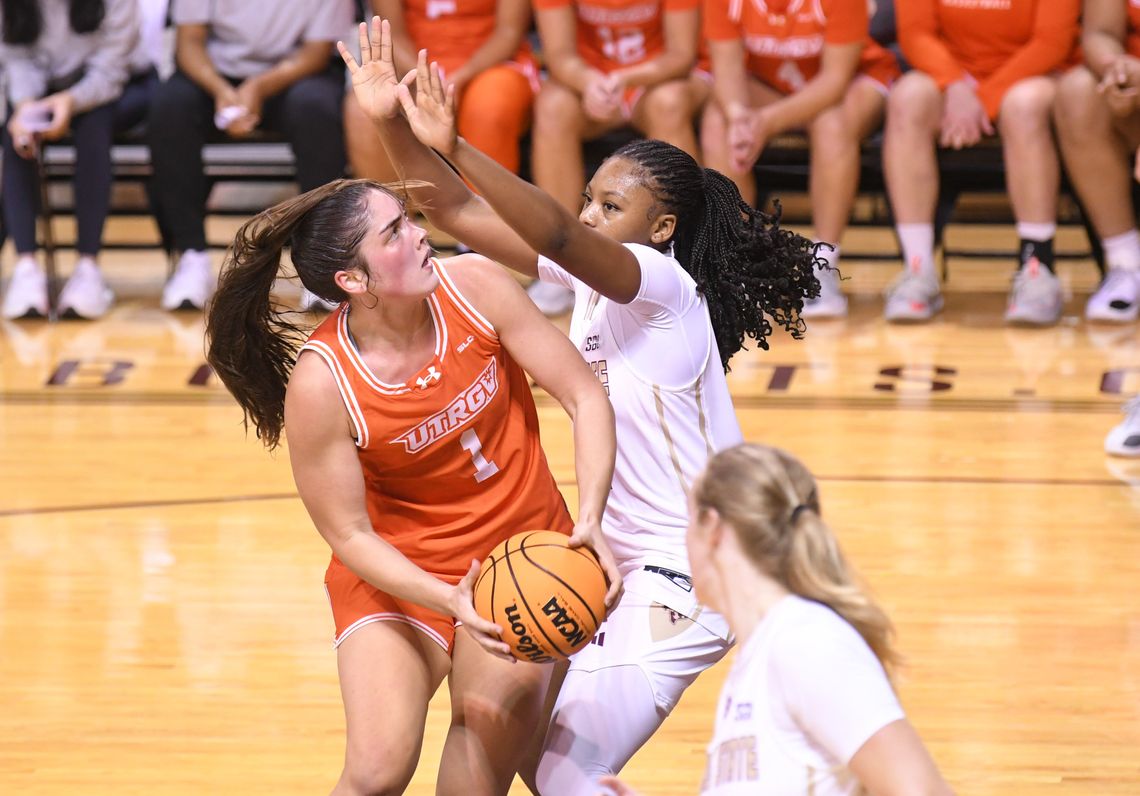 Bobcats win first game, defeating A&M Corpus Christi Bobcats win first game, defeating A&M Corpus Christi