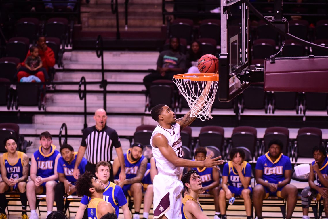 Bobcats win third straight in blowout of LeTourneau, 92-47