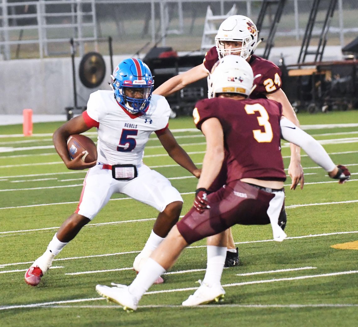 Buda Hays defeats Dripping Springs, 22-21