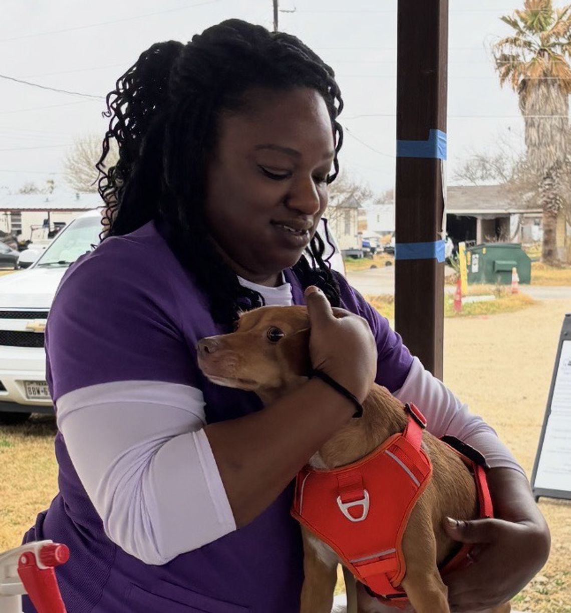 Centro Esperanza helps take care of people and pets