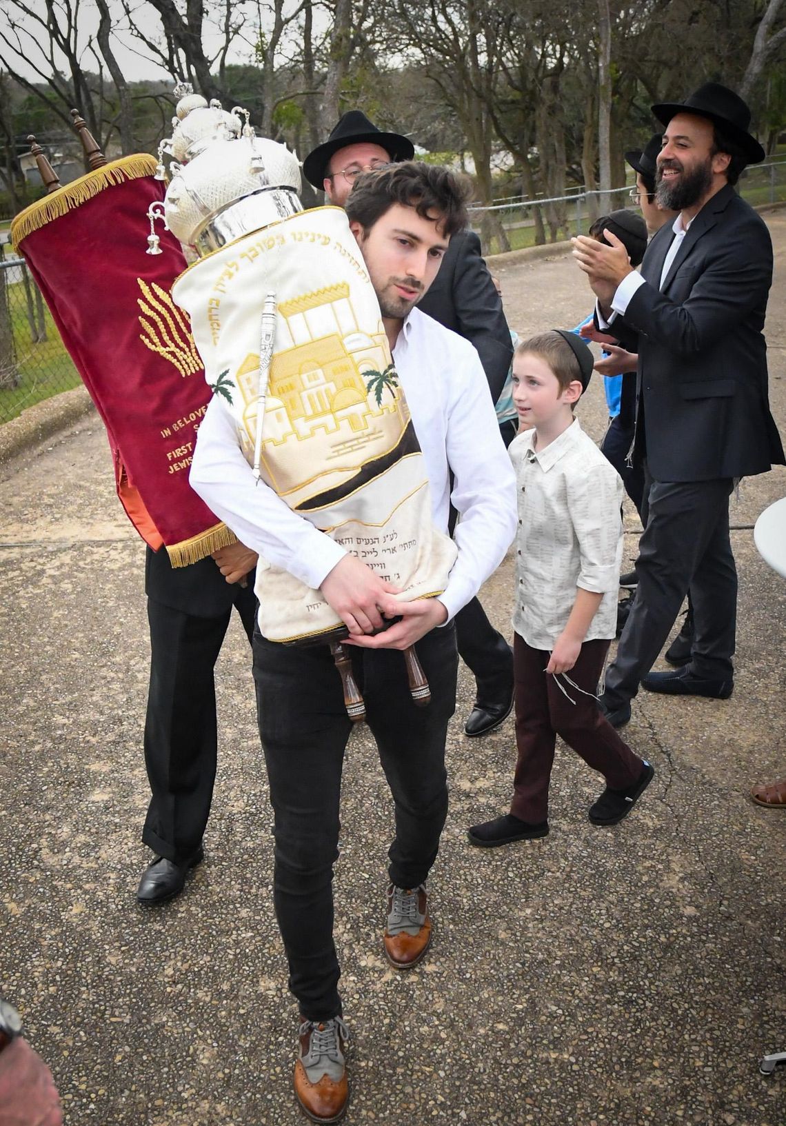 Chabad of San Marcos celebrates ribbon cutting, welcomes new Torah