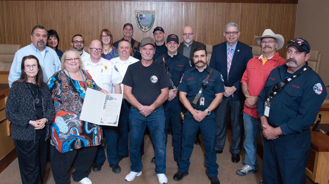 City honors two long-serving employees as they both retire